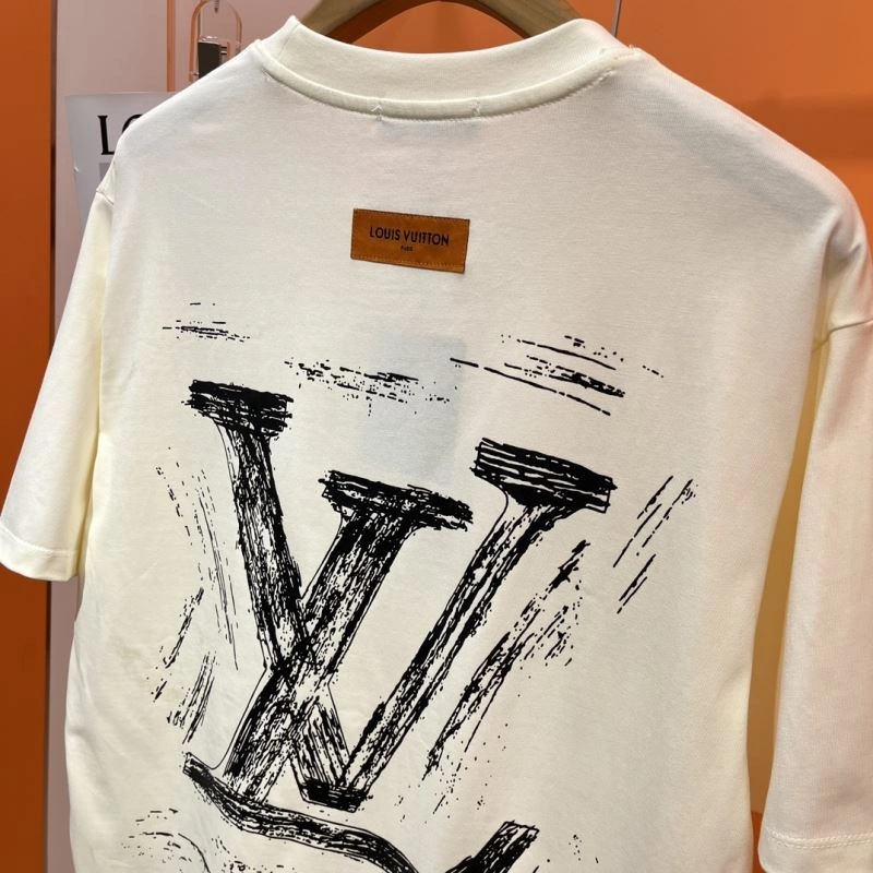 ModernLook Louis Vuitton T-Shirts 136302