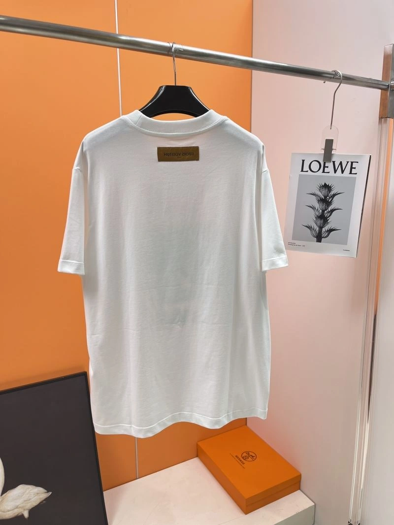 Functional Louis Vuitton T-Shirts 136319