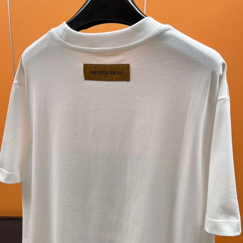 Functional Louis Vuitton T-Shirts 136319