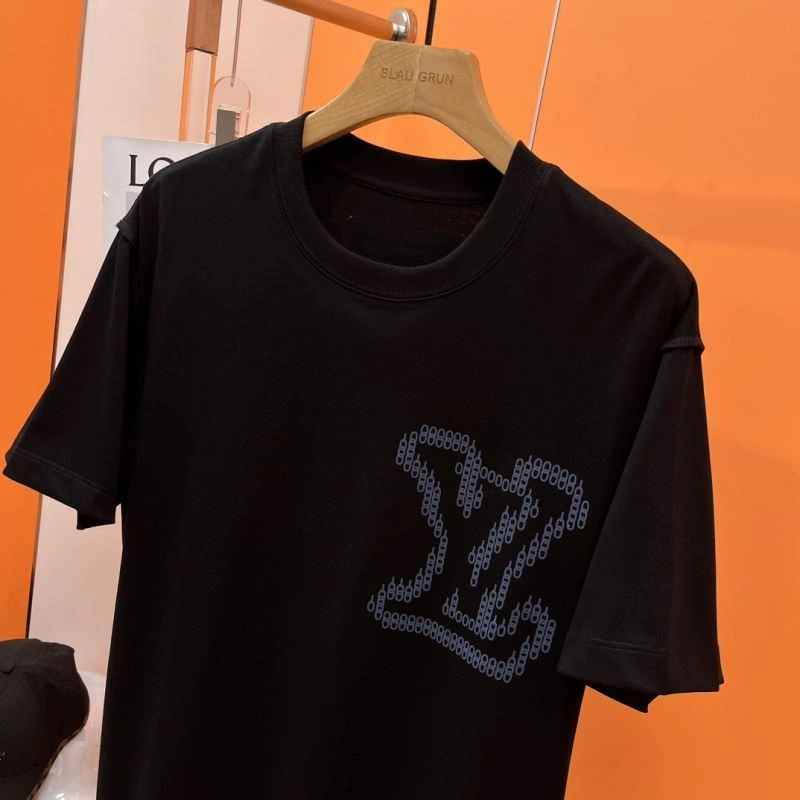 Versatile Louis Vuitton T-Shirts 136308