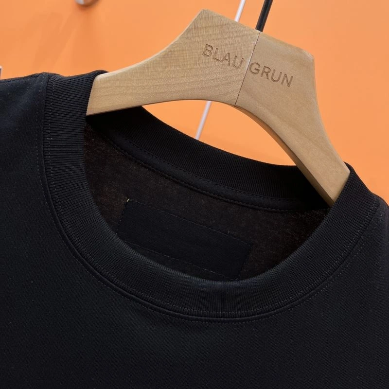 Versatile Louis Vuitton T-Shirts 136308