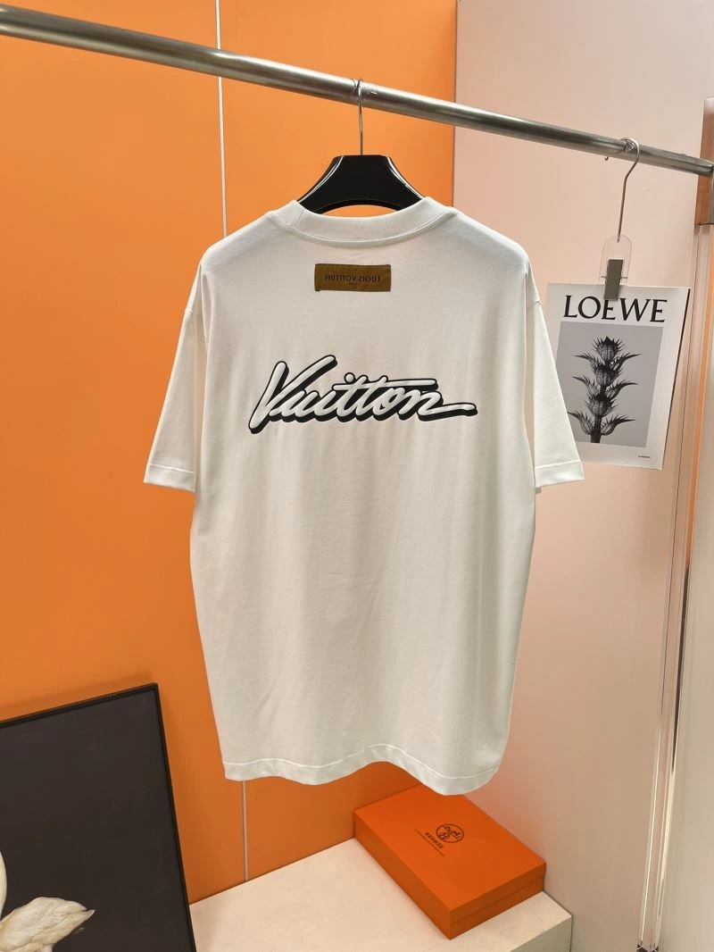 Flexible Louis Vuitton T-Shirts 136314