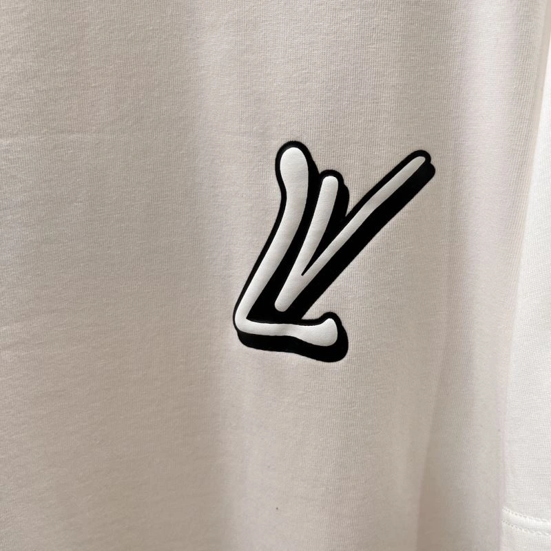 Flexible Louis Vuitton T-Shirts 136314