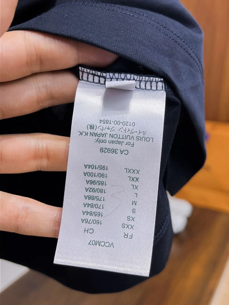 Functional Louis Vuitton T-Shirts 136296