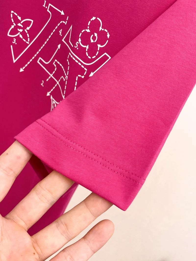 Practical Louis Vuitton T-Shirts 136306