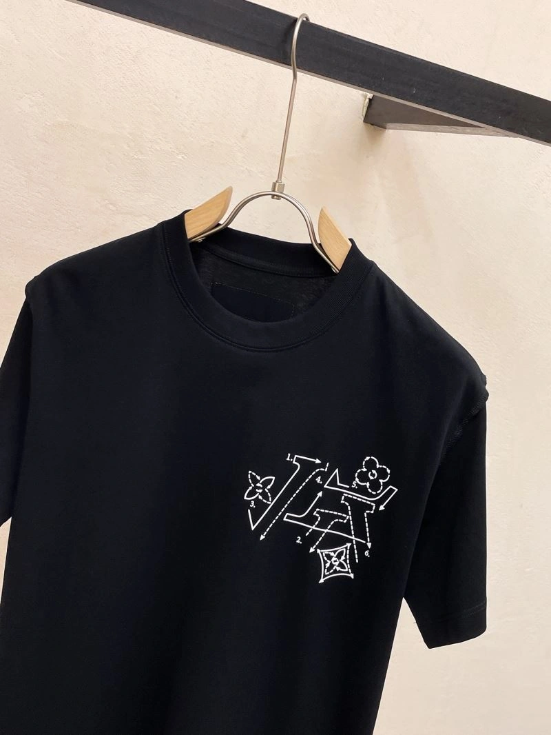 Stretchable Louis Vuitton T-Shirts 136364