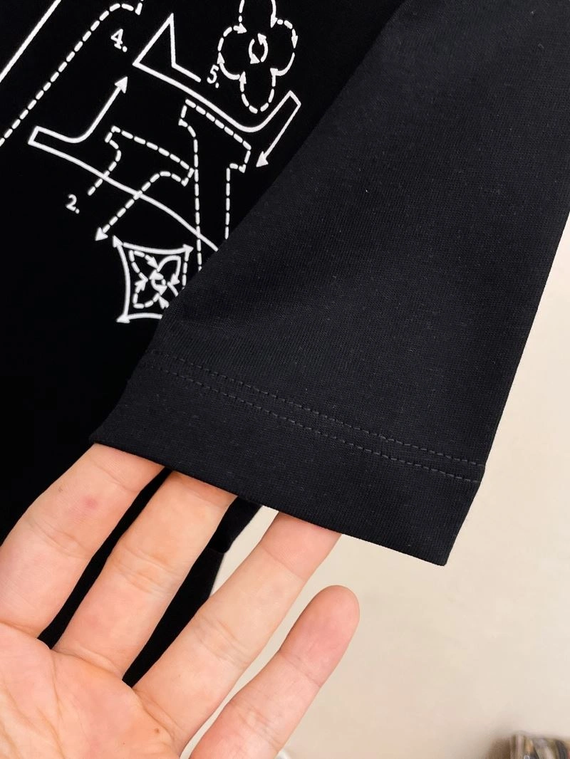 Stretchable Louis Vuitton T-Shirts 136364