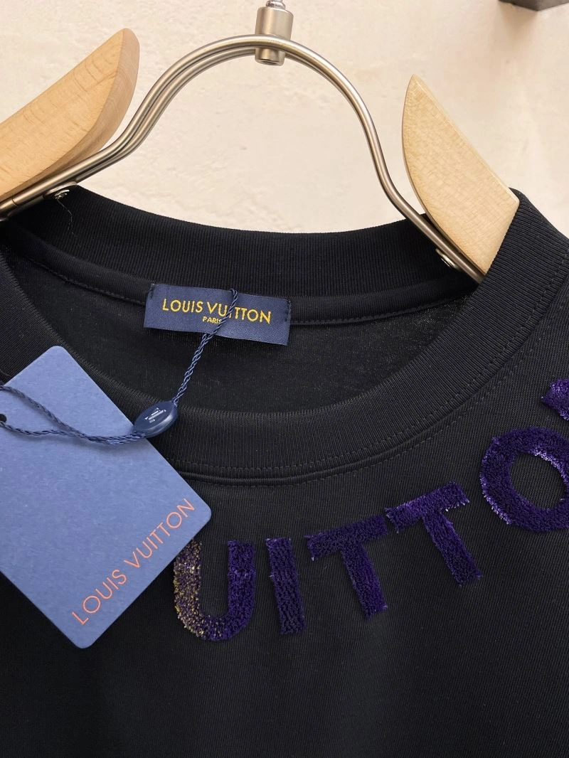 Louis Vuitton T-Shirts Snug 136288