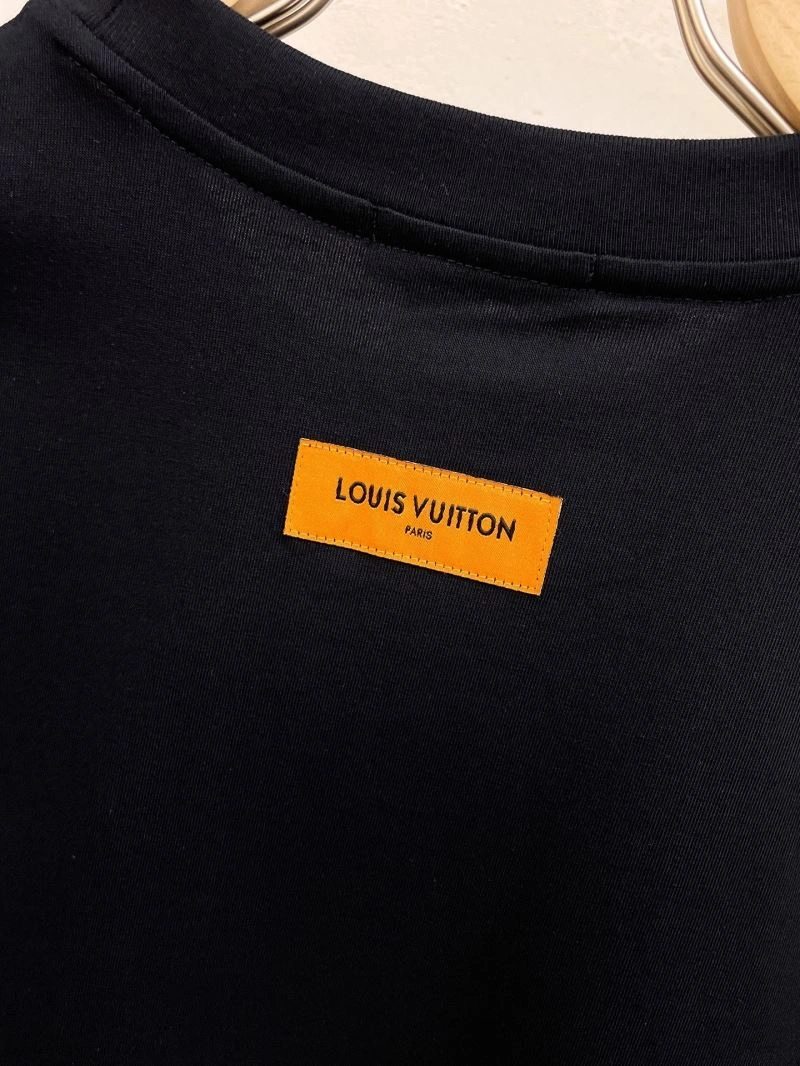 Louis Vuitton T-Shirts Snug 136288