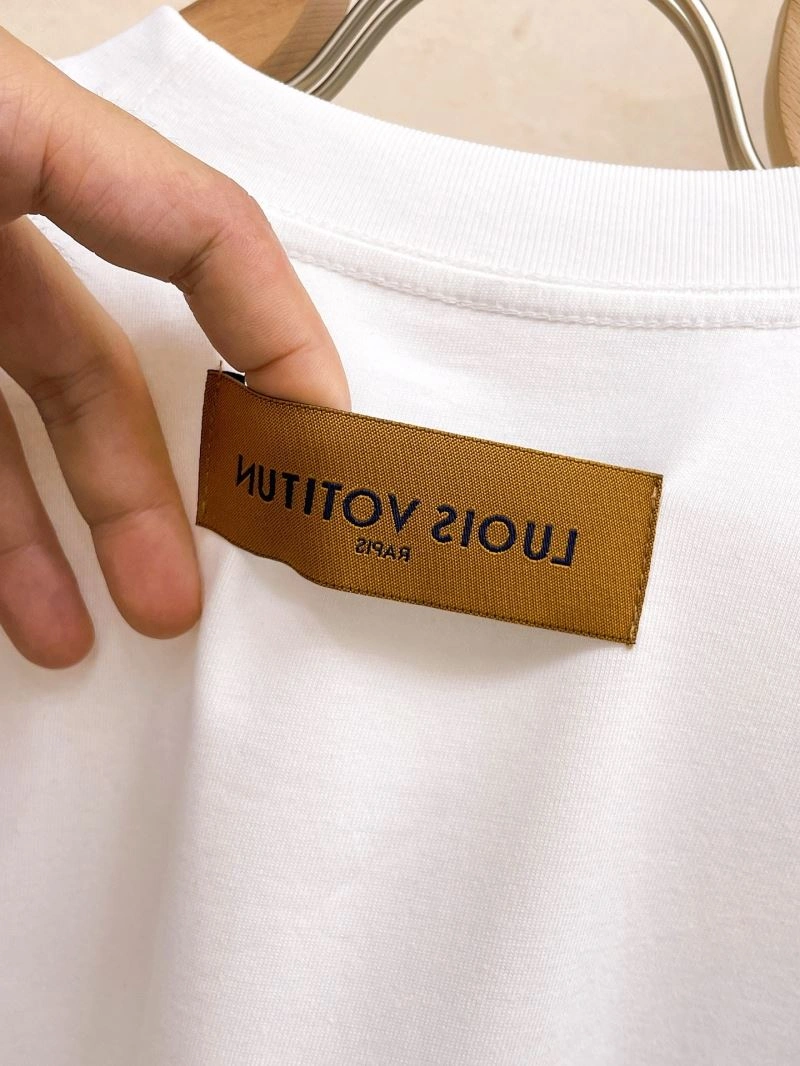 WellDesigned Louis Vuitton T-Shirts 136277