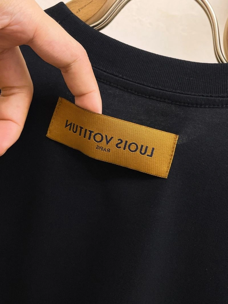 Louis Vuitton T-Shirts ComfortFit 136257
