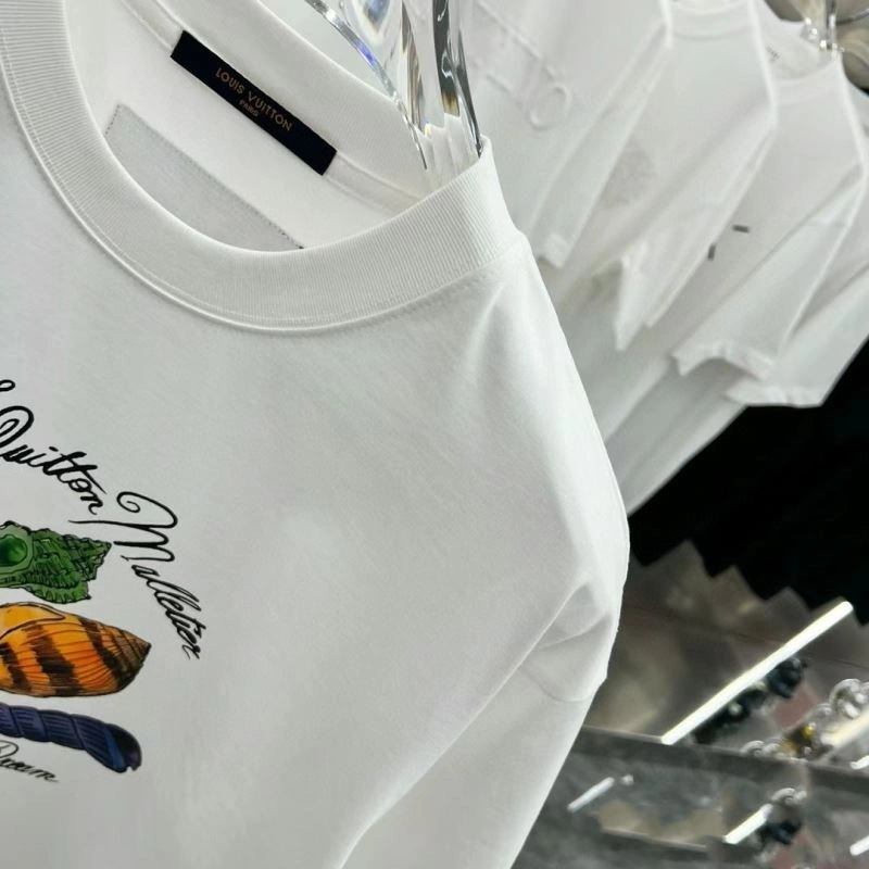 Lightweight Louis Vuitton T-Shirts 136275