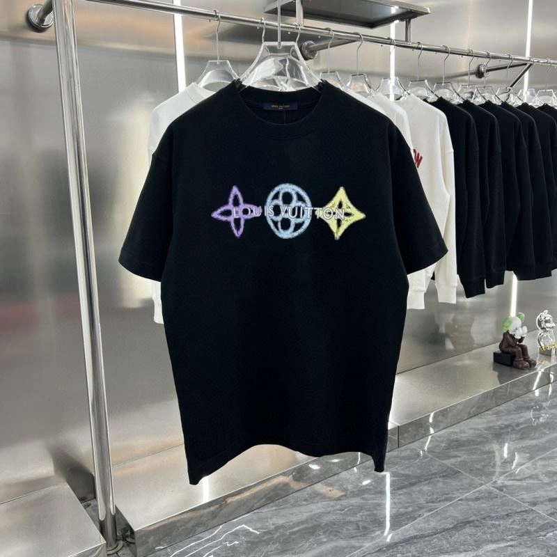 Vibrant Louis Vuitton T-Shirts 136258