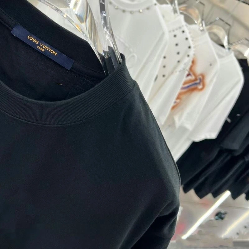 Vibrant Louis Vuitton T-Shirts 136258