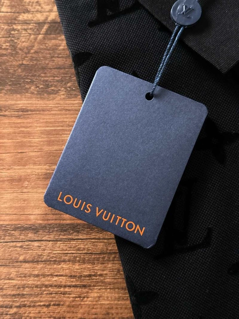 Lightweight Louis Vuitton T-Shirts 136260