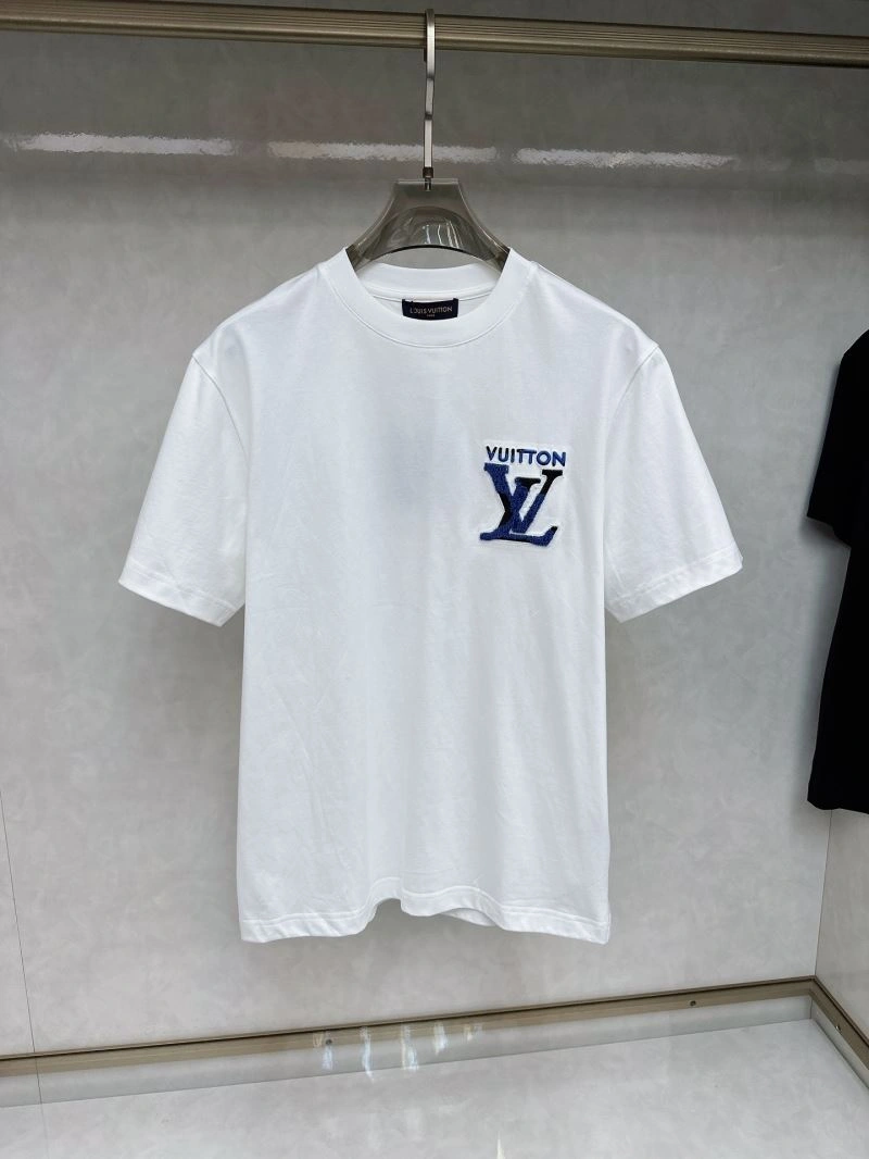 Modern Louis Vuitton T-Shirts 136270
