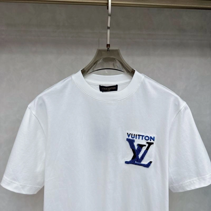 Modern Louis Vuitton T-Shirts 136270
