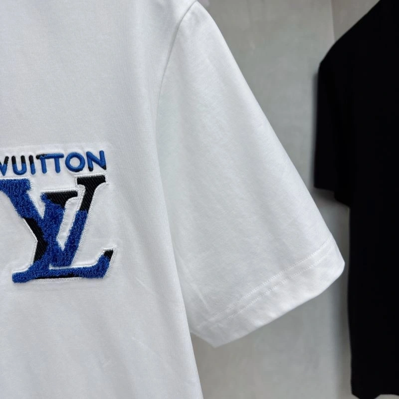 Modern Louis Vuitton T-Shirts 136270