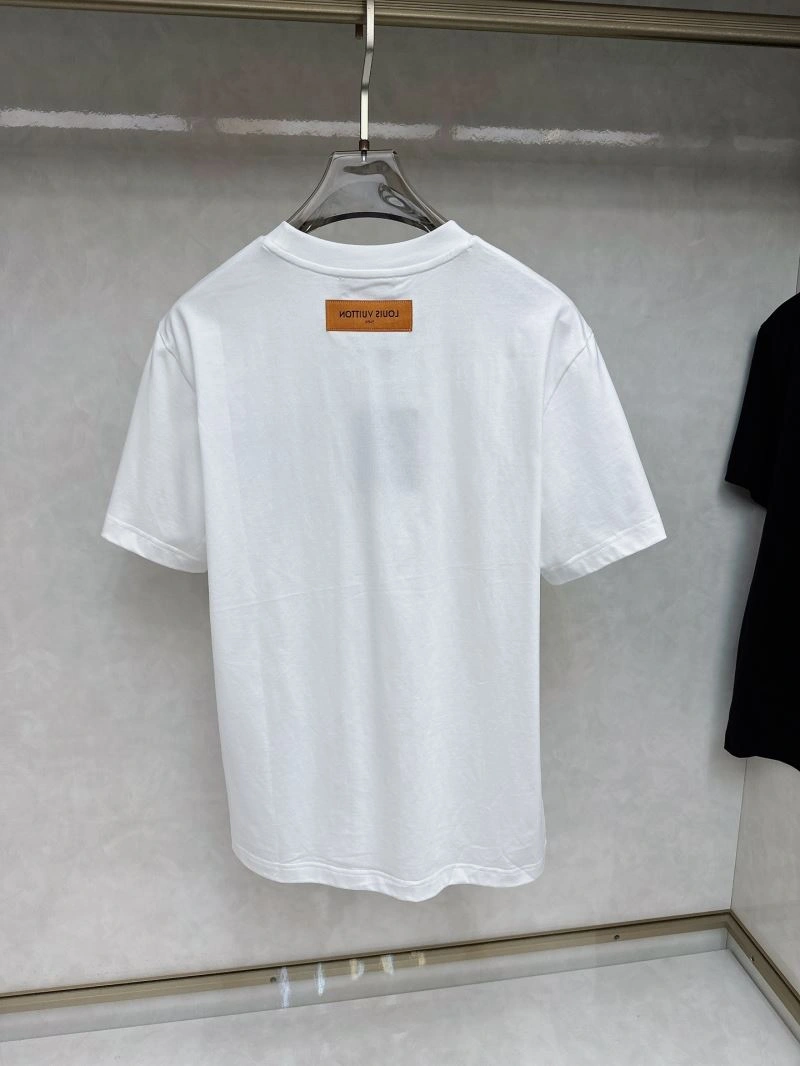 Modern Louis Vuitton T-Shirts 136270