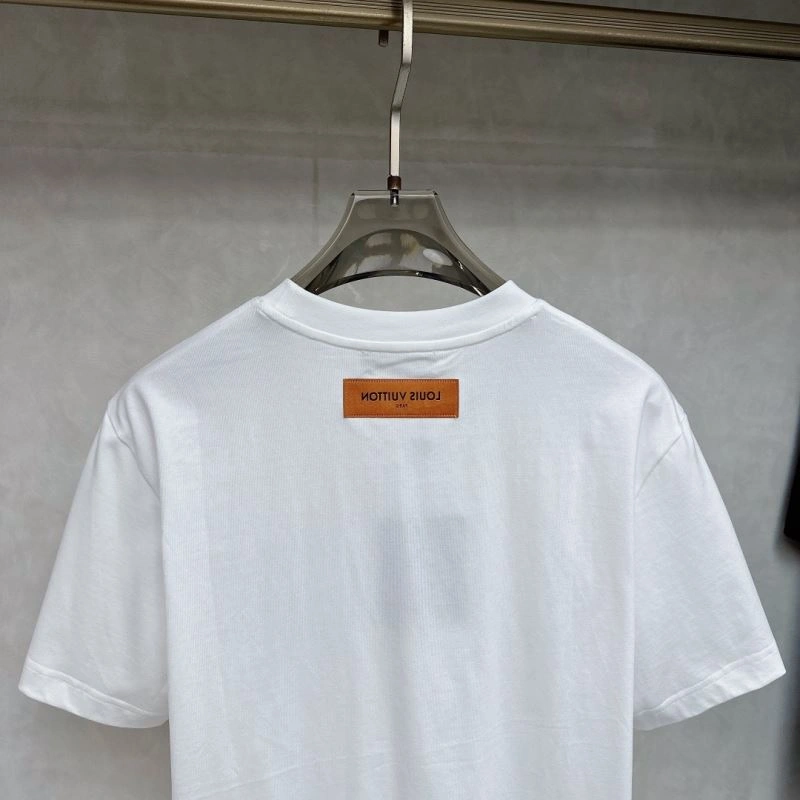 Modern Louis Vuitton T-Shirts 136270