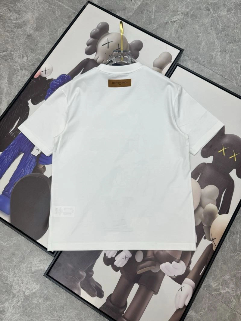 Elegant Louis Vuitton T-Shirts 136250