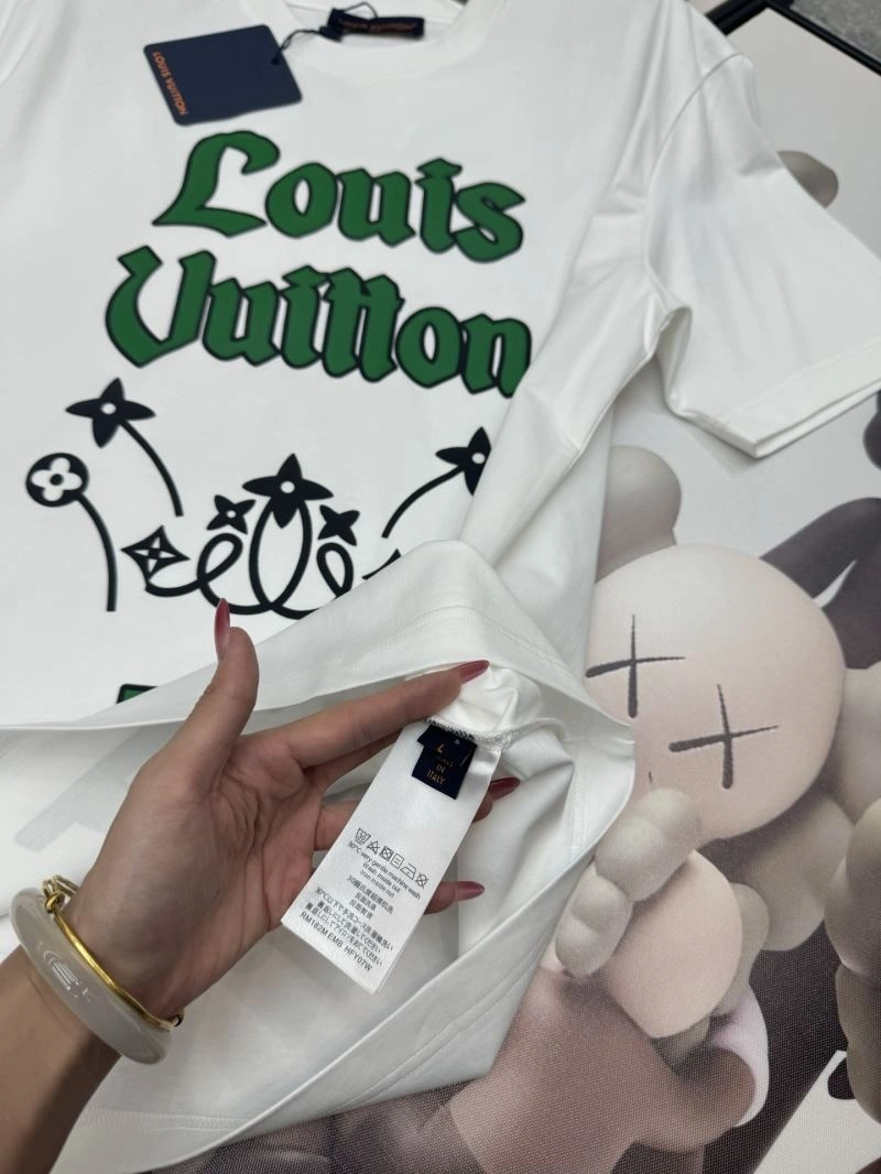 Elegant Louis Vuitton T-Shirts 136250
