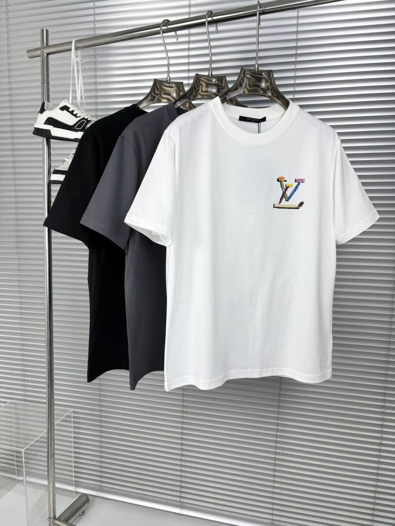 Functional Louis Vuitton T-Shirts 136247