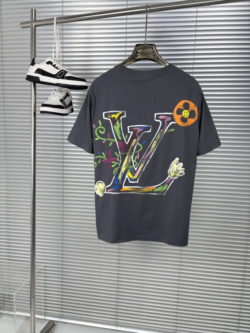 Functional Louis Vuitton T-Shirts 136247