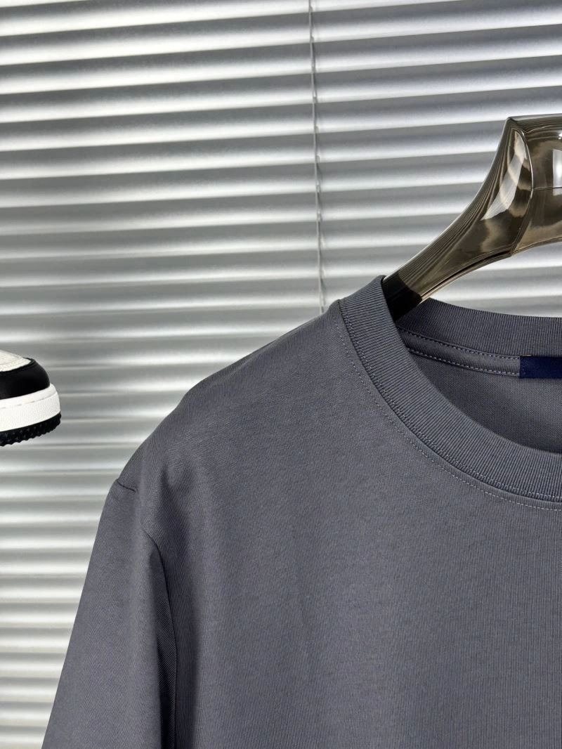 Functional Louis Vuitton T-Shirts 136247