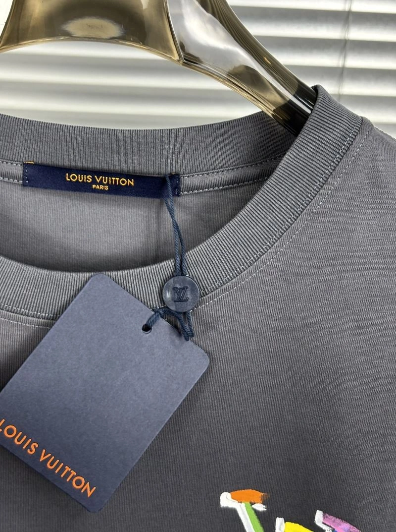 Functional Louis Vuitton T-Shirts 136247