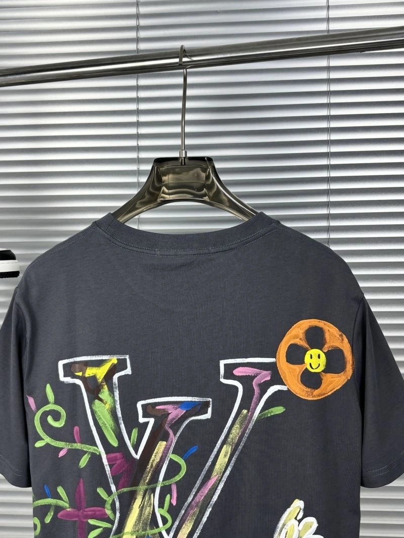 Functional Louis Vuitton T-Shirts 136247