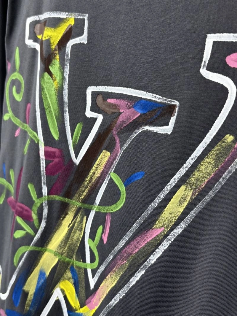 Functional Louis Vuitton T-Shirts 136247
