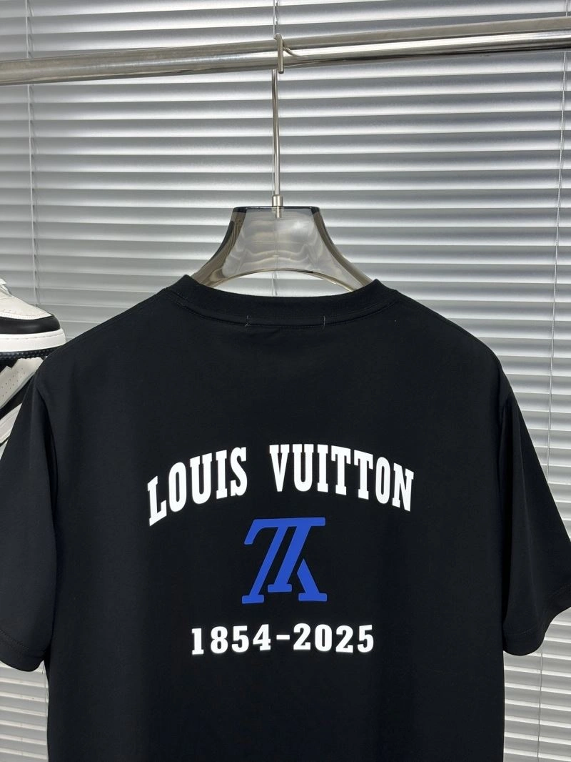 Refined Louis Vuitton T-Shirts 136241
