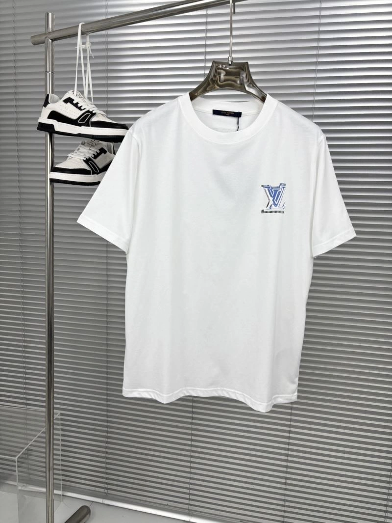 Sporty Louis Vuitton T-Shirts 136242