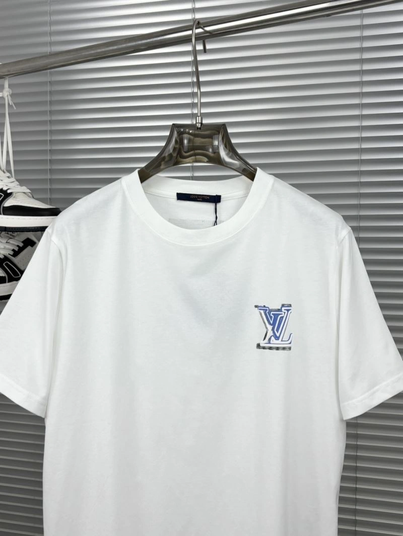 Sporty Louis Vuitton T-Shirts 136242