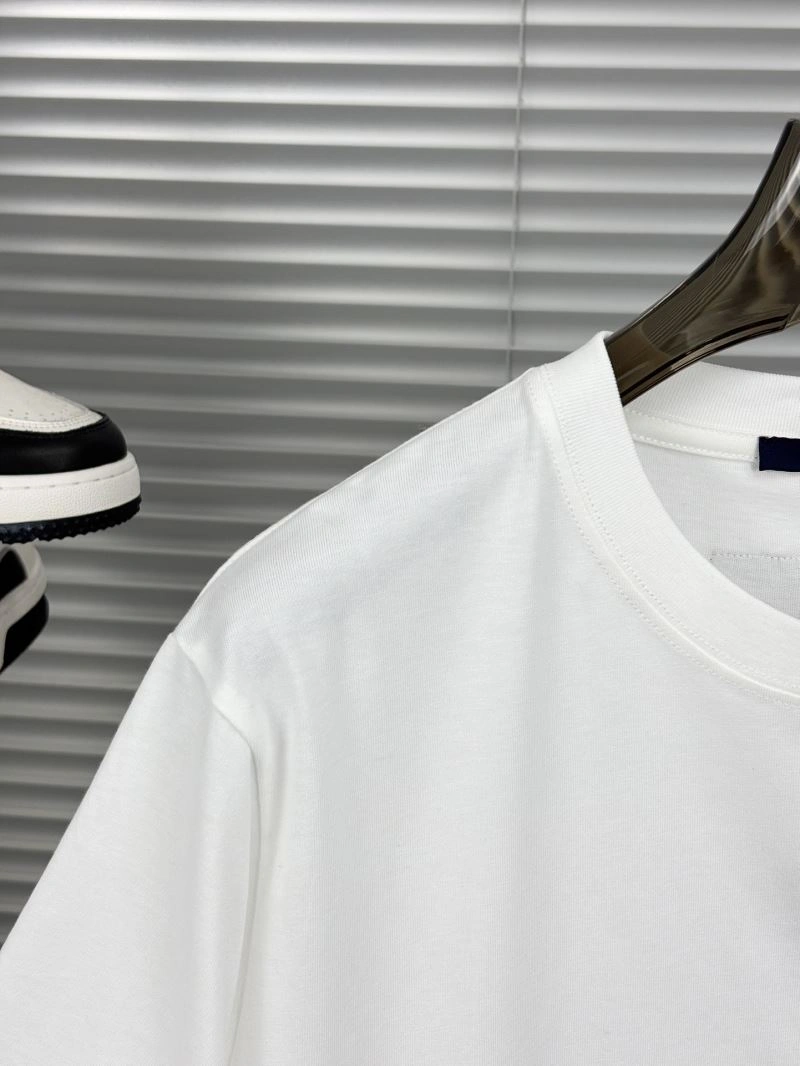 Sporty Louis Vuitton T-Shirts 136242