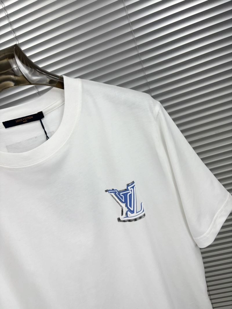 Sporty Louis Vuitton T-Shirts 136242