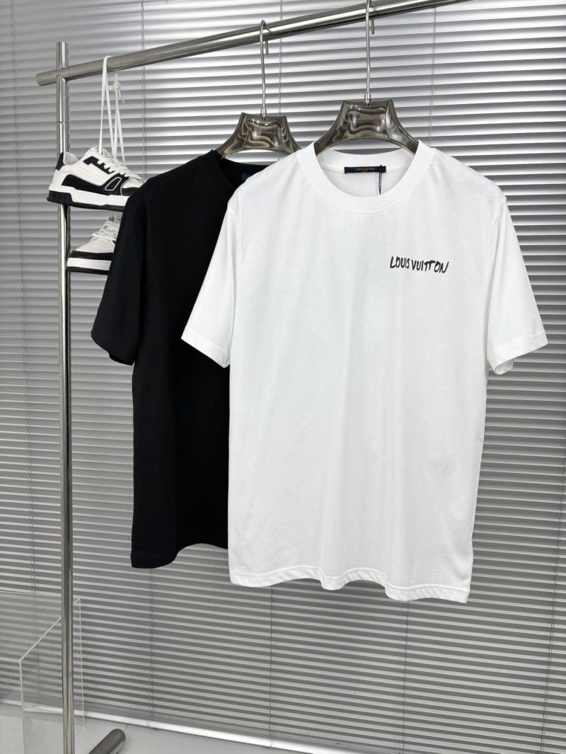 Louis Vuitton T-Shirts Sleek 136230