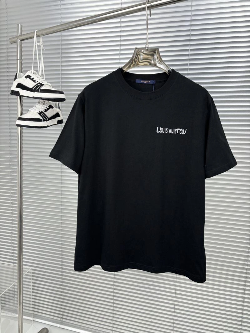Louis Vuitton T-Shirts Sleek 136230