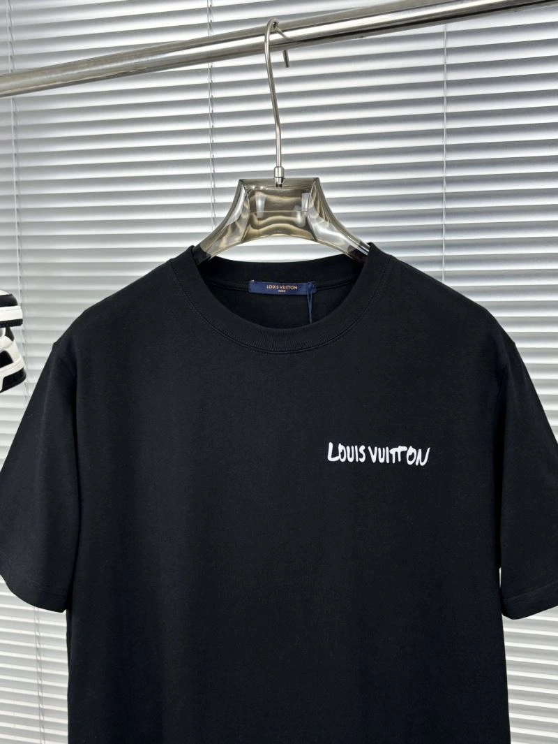 Louis Vuitton T-Shirts Sleek 136230