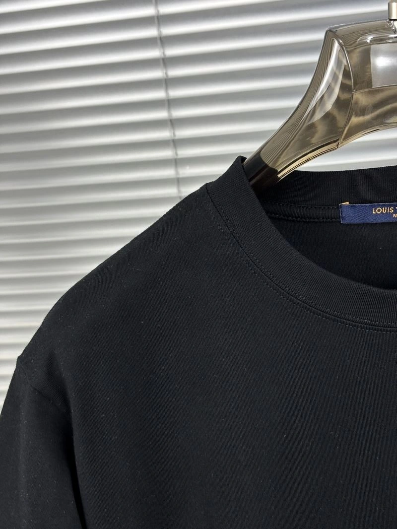 Louis Vuitton T-Shirts Sleek 136230