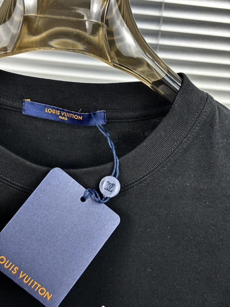 Louis Vuitton T-Shirts Sleek 136230