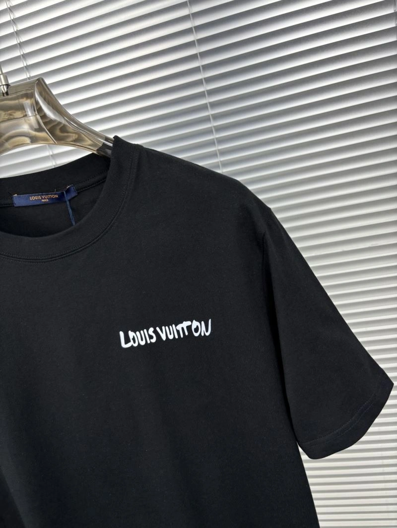 Louis Vuitton T-Shirts Sleek 136230