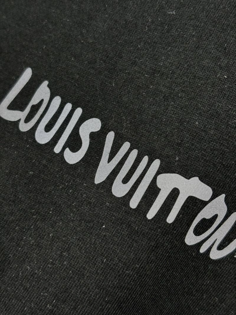 Louis Vuitton T-Shirts Sleek 136230