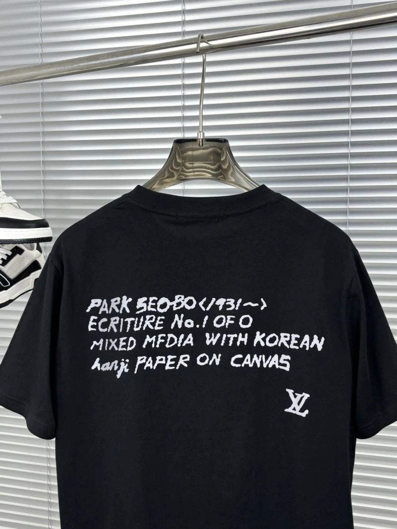 Louis Vuitton T-Shirts Sleek 136230