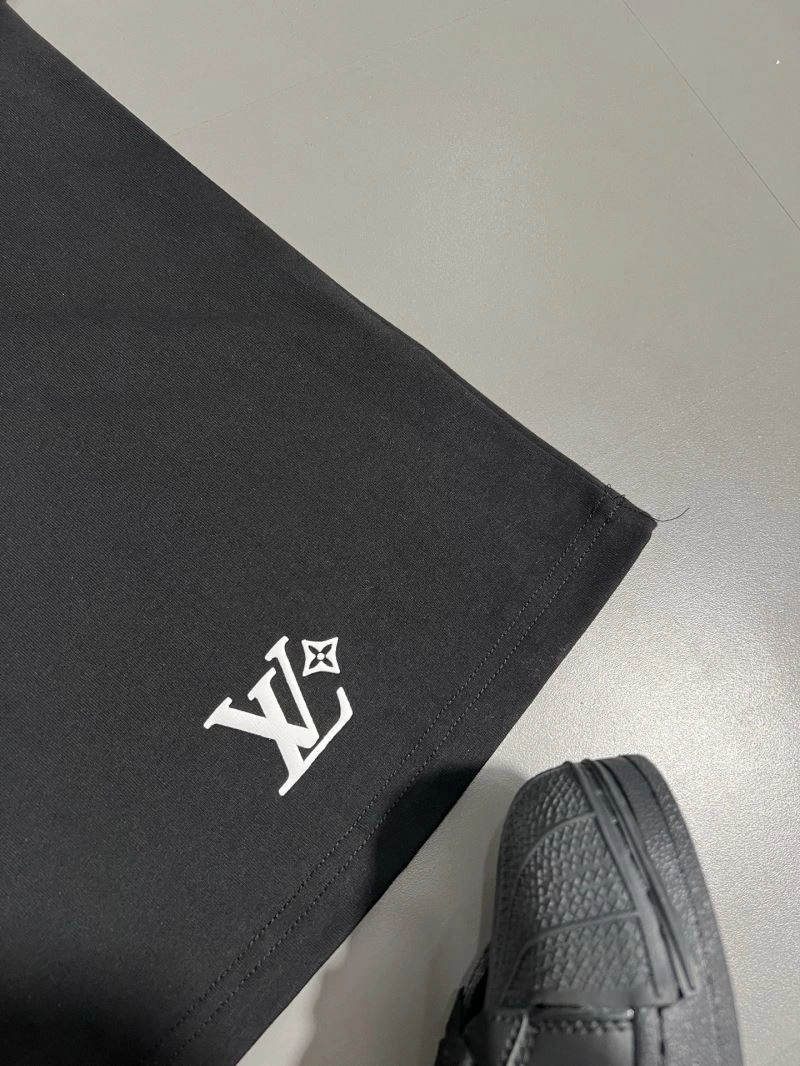 Classic Louis Vuitton T-Shirts 136228