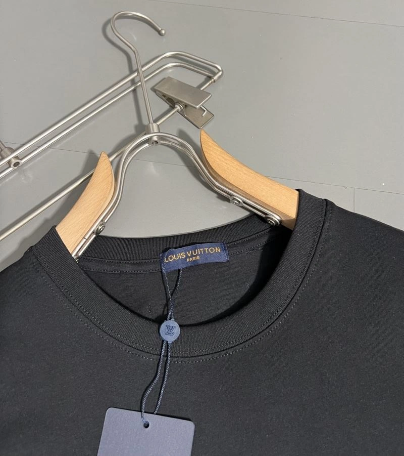Classic Louis Vuitton T-Shirts 136228