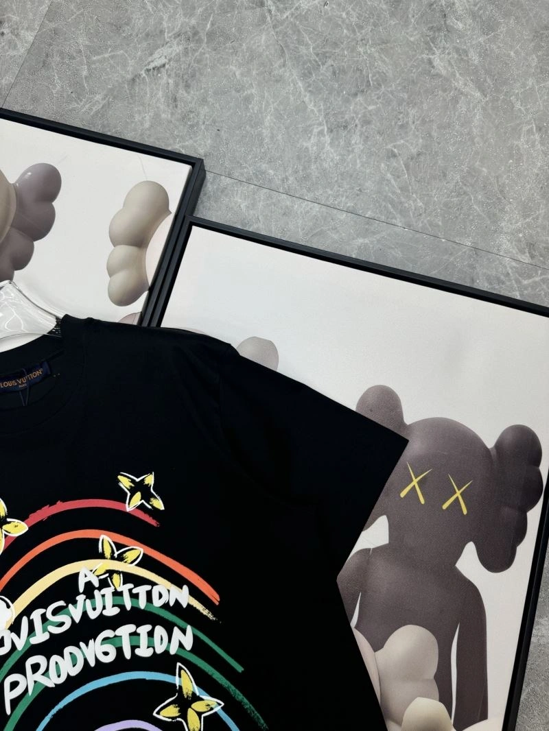 Sleek Louis Vuitton T-Shirts 136234