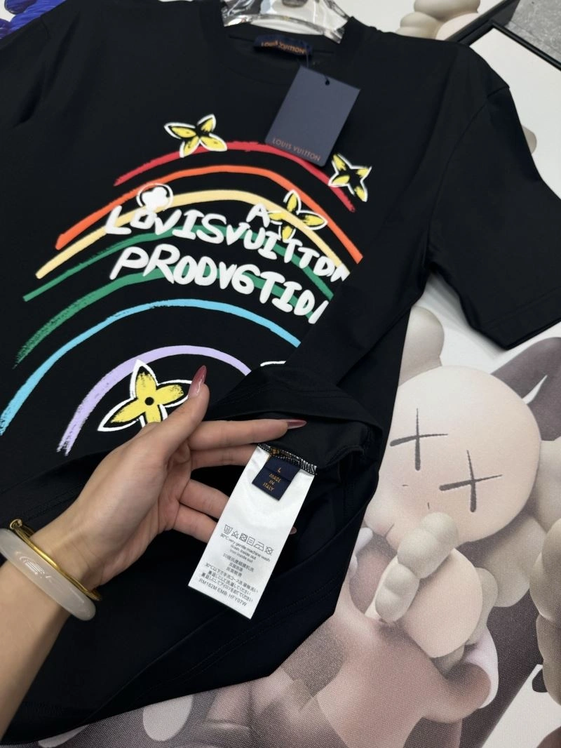 Sleek Louis Vuitton T-Shirts 136234
