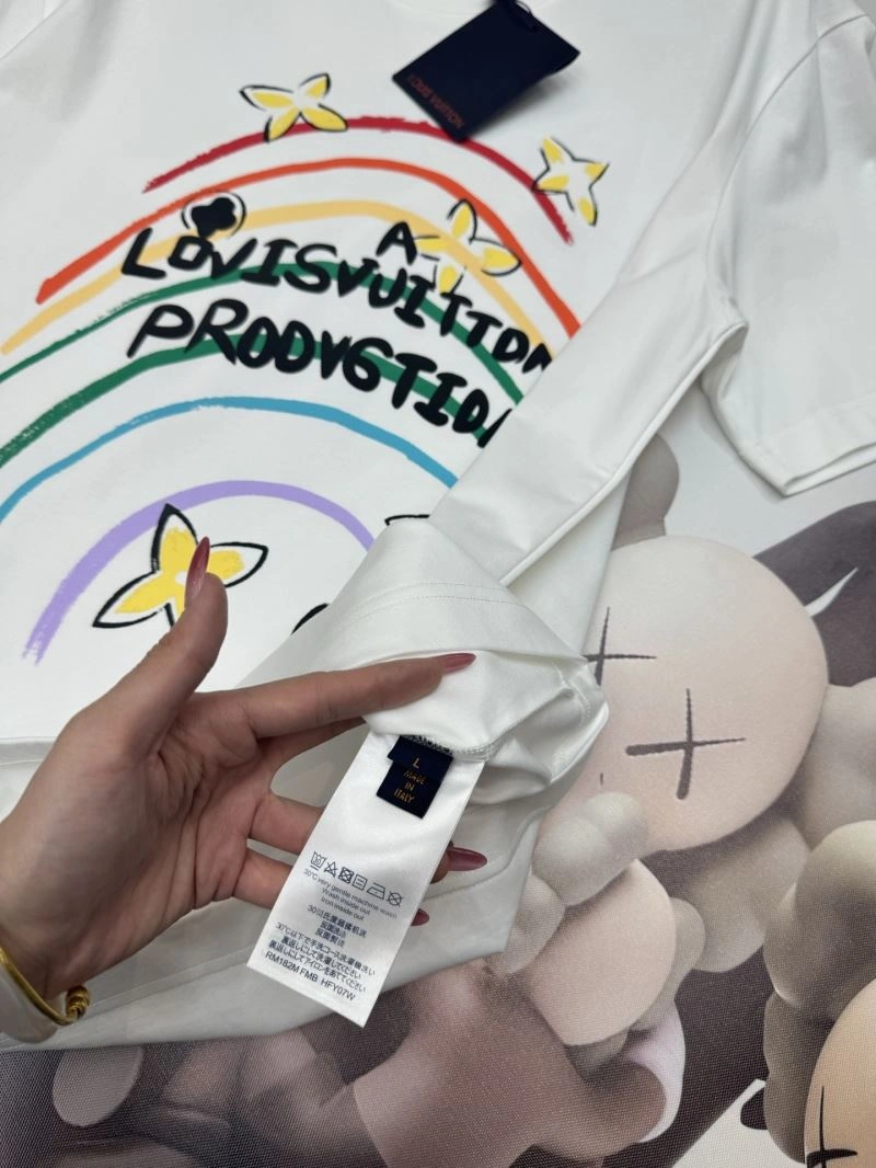 Louis Vuitton T-Shirts Breathable 136238